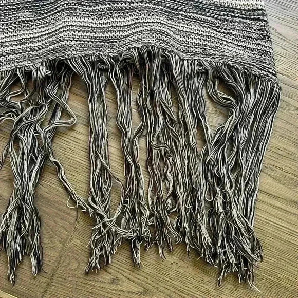🌸4/$30🌸california Moonrise | Boho Grey knit sweater with fringe - Picture 3 of 12